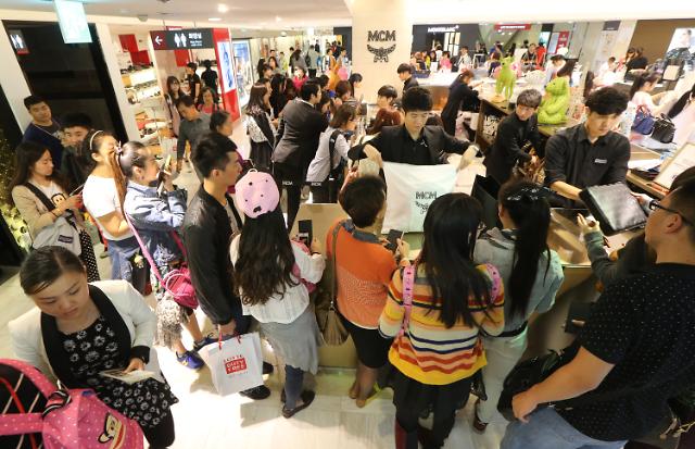 中国游客购物品牌喜好有变化 路易威登销量第一