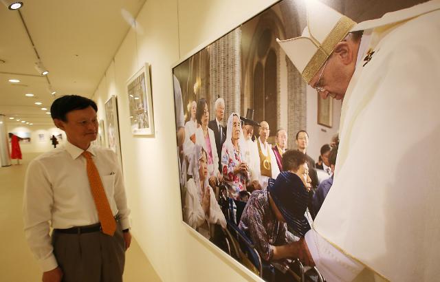 方济各教皇访韩摄影展在明洞举行