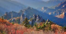 First snow falls on Mt. Seorak