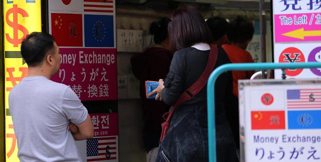 中国游客增多致韩国外币兑换商生意火爆