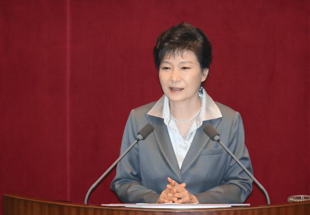 朴槿惠称韩国经济陷入危机 将尽快与中国签署自贸协定
