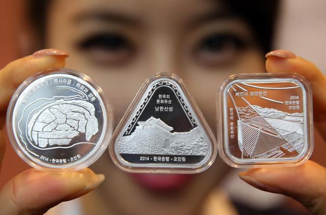 韩国首发多角形文化遗产纪念币