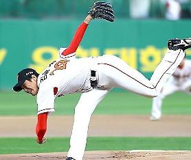 SK Wyverns accept bid for right to negotiate with pitcher Kim Kwang-hyun 