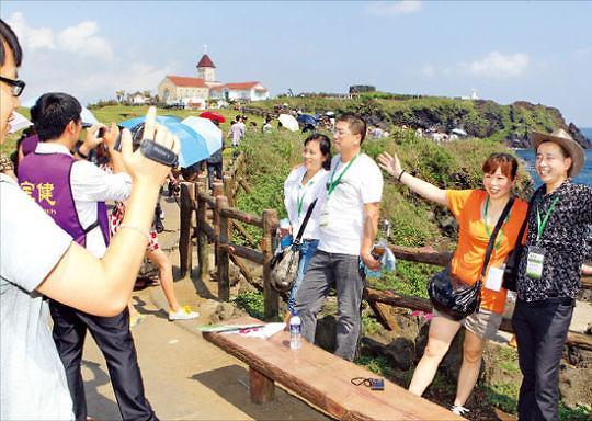 赴济州外国游客十年增长十倍 中国游客最给力