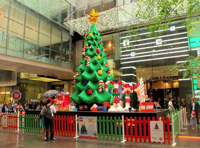 悉尼闹市区展现“乐高”积木圣诞树 