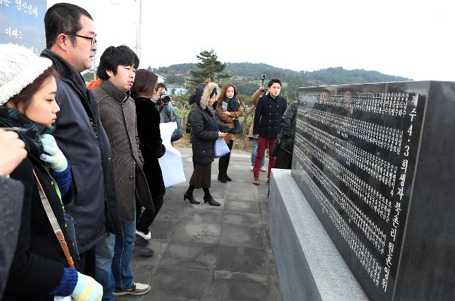 中韩日诗人知名博主共聚济州 缅怀四三事件牺牲者
