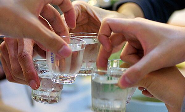 韩国人平均20岁首次饮酒 超八成过量饮酒