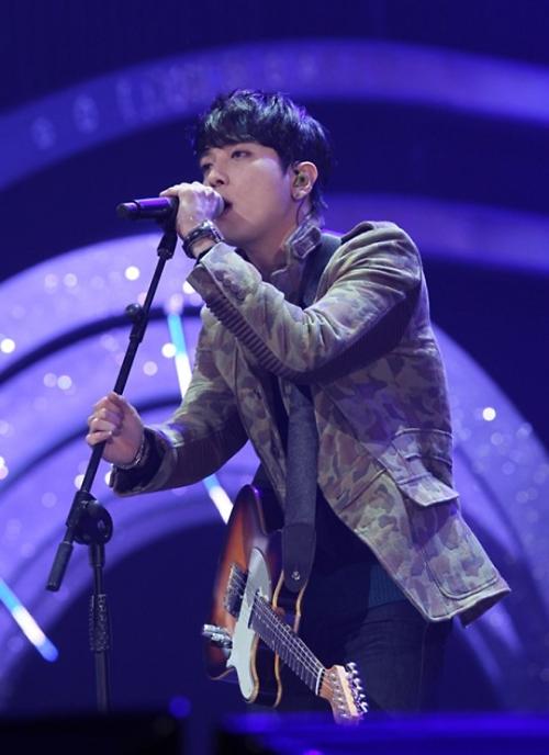 郑容和新歌《星星，你》人气旺 发布3小时居音乐排行榜榜首