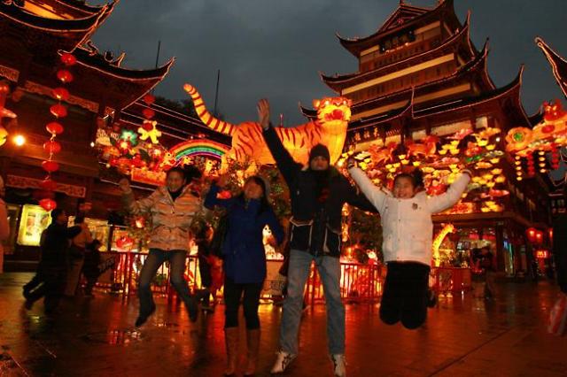 上海取消三大灯会 民众质疑“因噎废食”