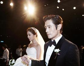 Actress Lee Min-jung, wife of actor Lee Byung-hun, pregnant with 1st child