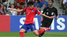 Football star Son Heung-mins T-shirt fetches 3,955,000 won at auction 