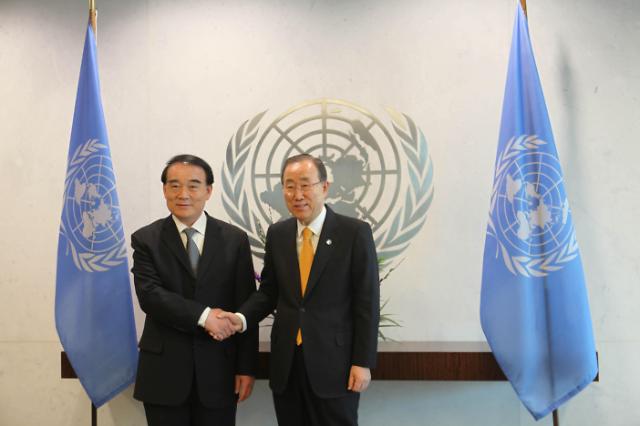 中国副外长李保东会晤联合国秘书长潘基文 