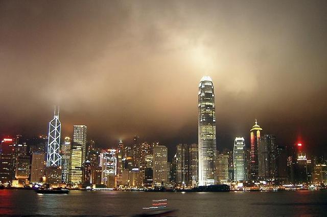 顾及港人反感情绪增加 香港将与内地商量收紧自由行