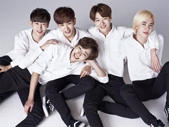 中韩跨国男团UNIQ发首张迷你专辑 重返韩国乐坛