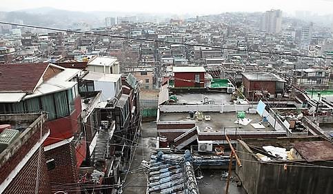 首尔逾二成青少年陷“住房难” 阁楼考试院成临时居所