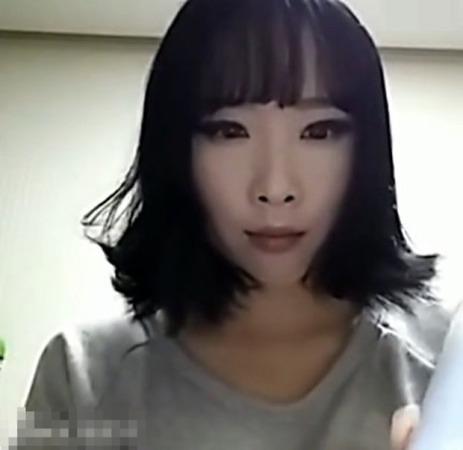 （图组）韩国妹子惊人卸妆 一秒钟五官全变！