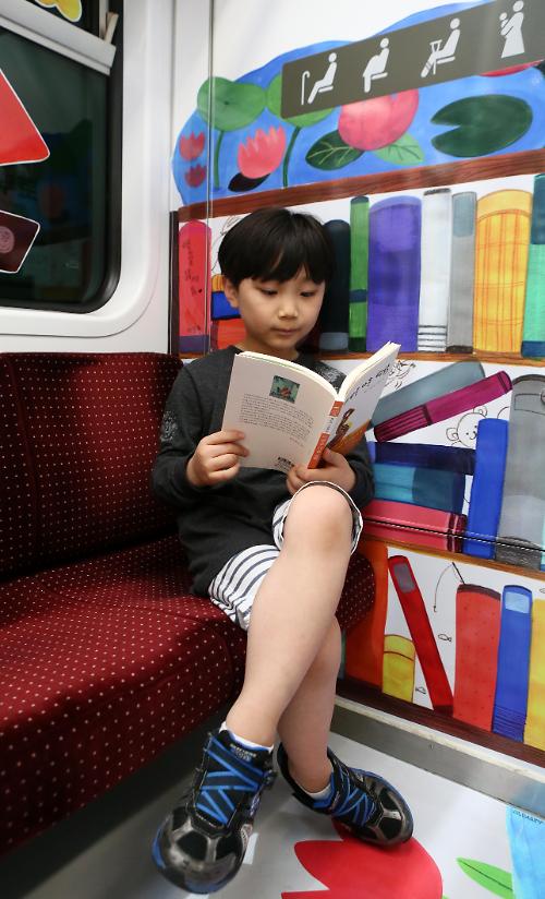 Subway library on line 3 in Seoul 