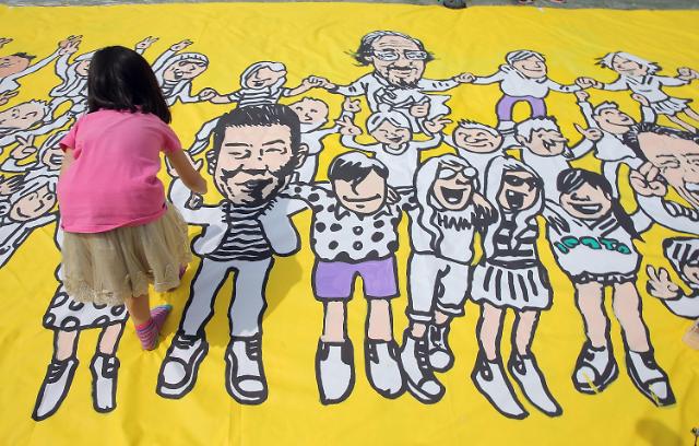 韩国儿童绘画纪念“光州事件”
