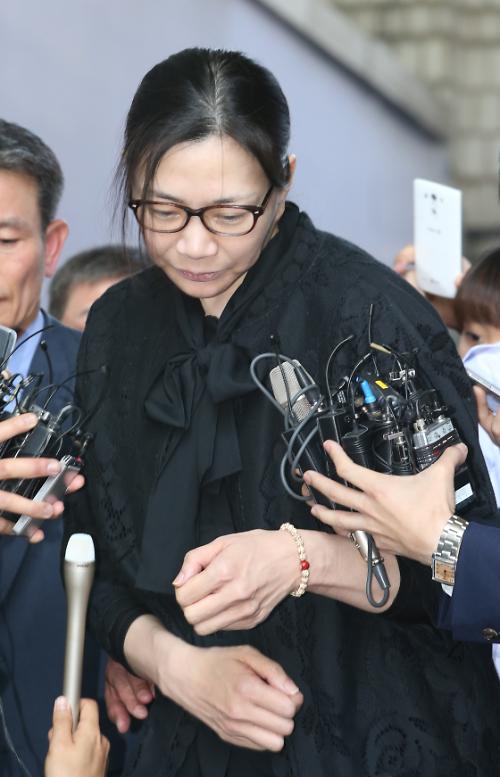 “坚果返航”案二审赵显娥获缓刑被当庭释放 