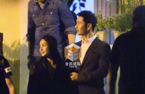黄晓明高档会所摆喜宴 Baby甜笑伺候公婆