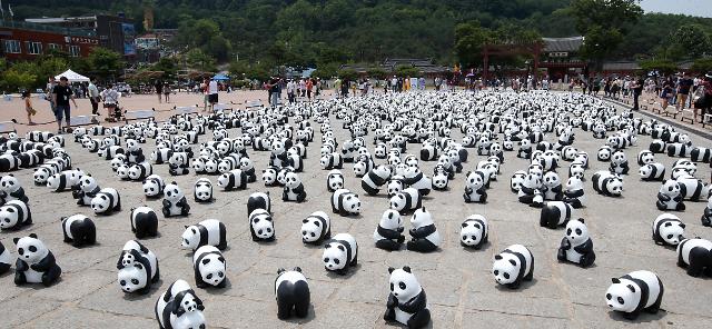熊猫方阵亮相水原华城行宫