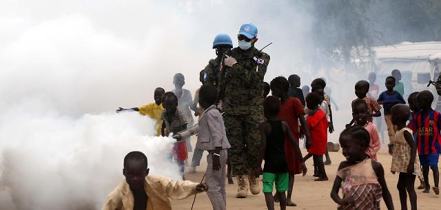 South Korean soldiers disinfect refugees camp in South Sudan 