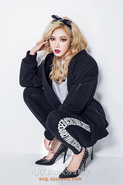4Minutes HyunA in sporty hip-hop style outfits shows off sexy charms