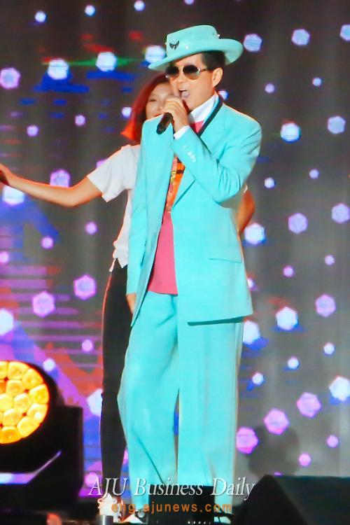 Trot singer Tae Jin-ah performs at K-pop concert 