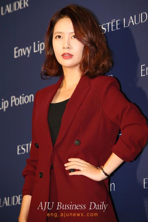 Actress Choi Yoon-young promotes Estee Lauder product 