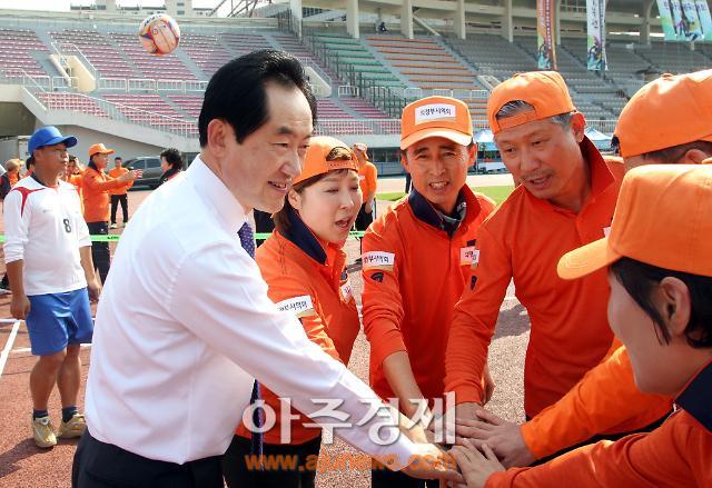 〈포토〉 안병용 의정부시장 시의원 다함께 화이팅 아주경제