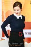 Actress Son Ye-jin in black outfits 