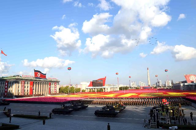 朝鲜举行阅兵式庆祝建党７０周年 