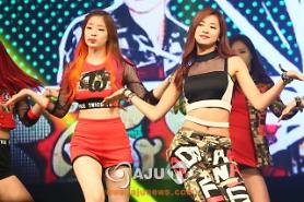 K-pop: new girl group Twices Dahyun and Tzuyu 