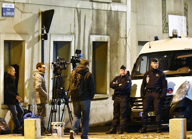 法国抓获８名恐怖嫌疑人　巴黎恐袭案幕后主使尚未抓获 