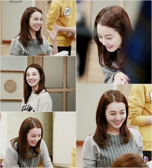 【2015.11.26】【影视】《美丽的你》公开片场照 李素妍笑容明朗