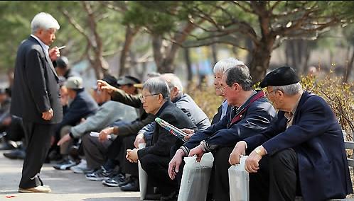 首尔市民平均年龄进入“不惑之年” 老龄化现象加剧
