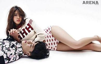 설현, 시선 절로가는 극세사 각선미…남자모델과 밀착 포즈?