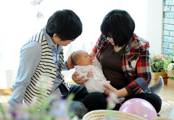 韩国女性事业家庭兼顾难 首次生育年龄全球最高 