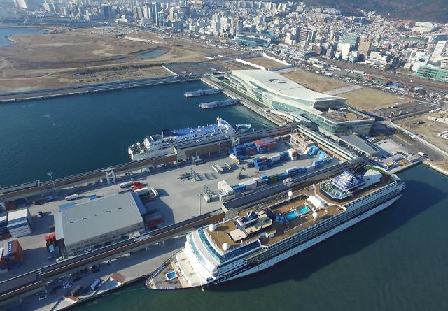 釜山港国际客轮客运站迎来首艘国际邮轮
