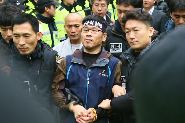 Fugitive South Korean labor leader surrenders to police at Jogye temple
