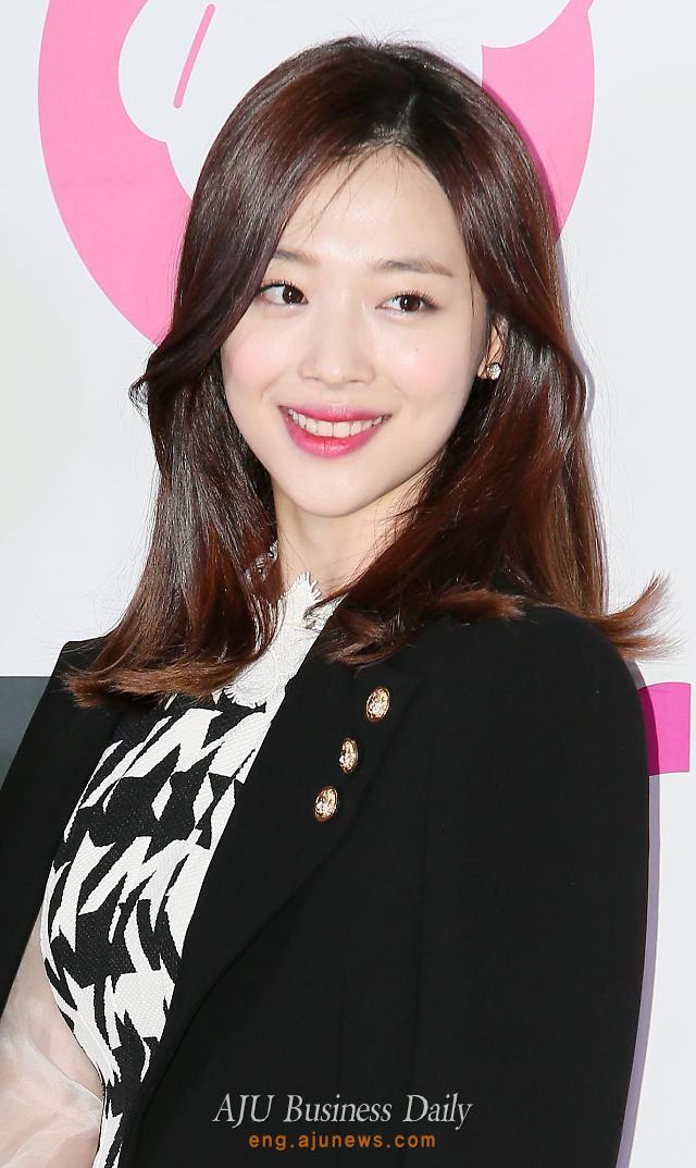 Ex f(x) member Sulli may co-star with Kim Soo-hyun in noir film