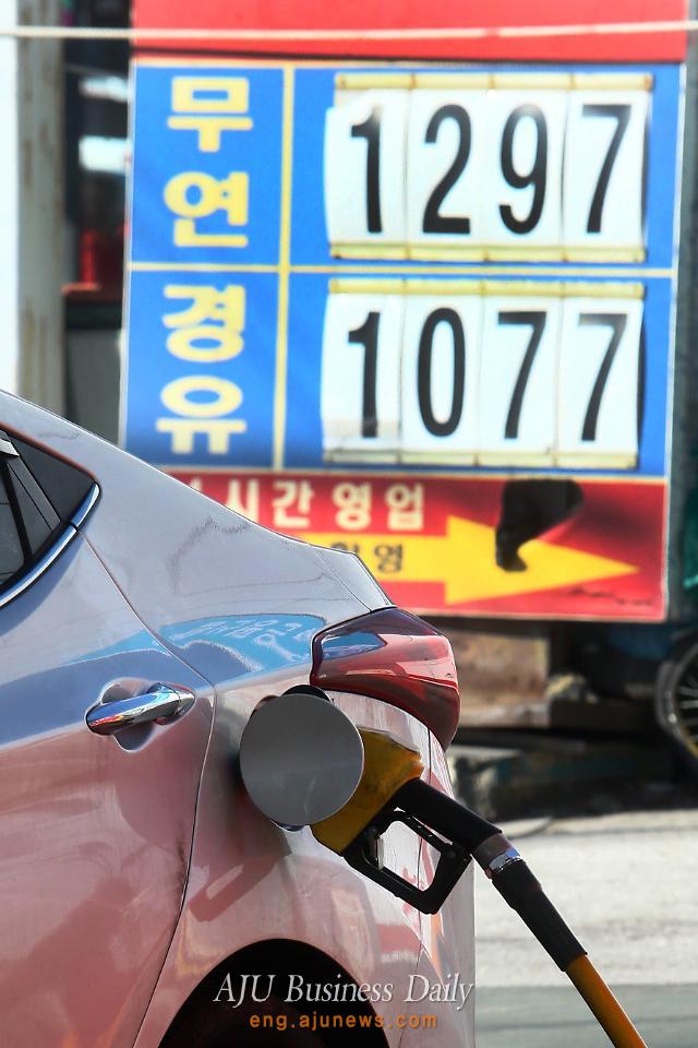 Low oil price leads more S.Koreans to travel abroad, and buy larger cars