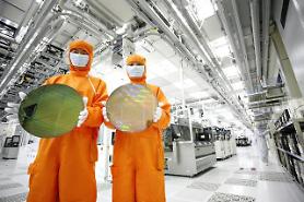 SK Hynix Q4 operating profit drops 41% on weak memory chip demands