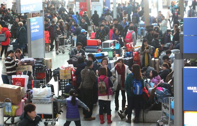 假期最后一天仁川机场旅客吞吐量破18万人次 创历史新高