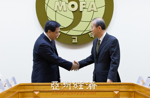 16日韩中举行副部长级对话 中国表明反对在韩部署萨德系统立场