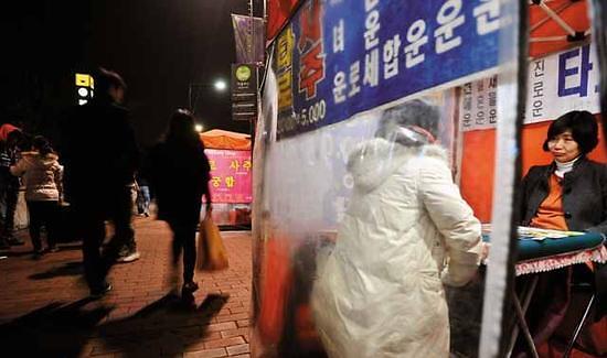 “算命观光”在韩兴起 访韩外国游客数量随之增加