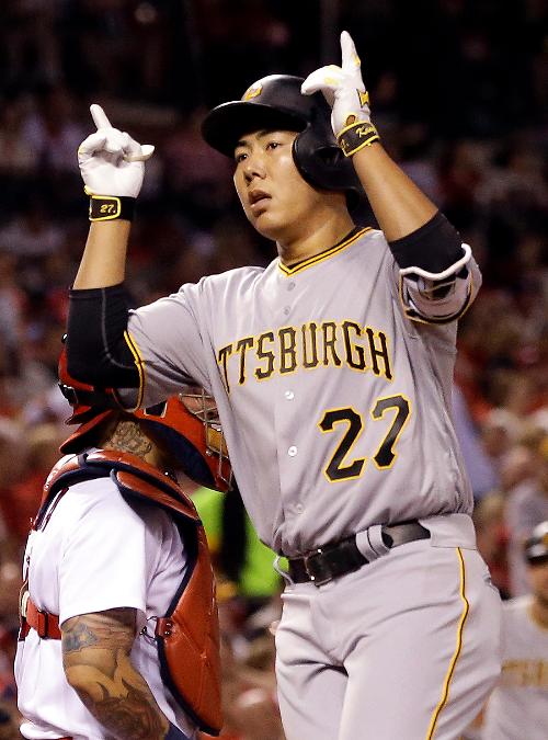 Kang Jung-ho homers twice in season debut for Pirates