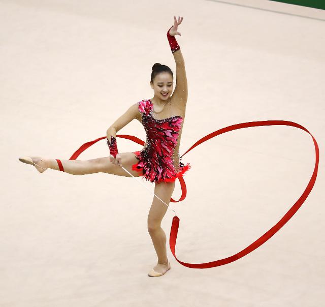 Rhythmic gymnast Son Yeon-jae takes lead at Asian Championships