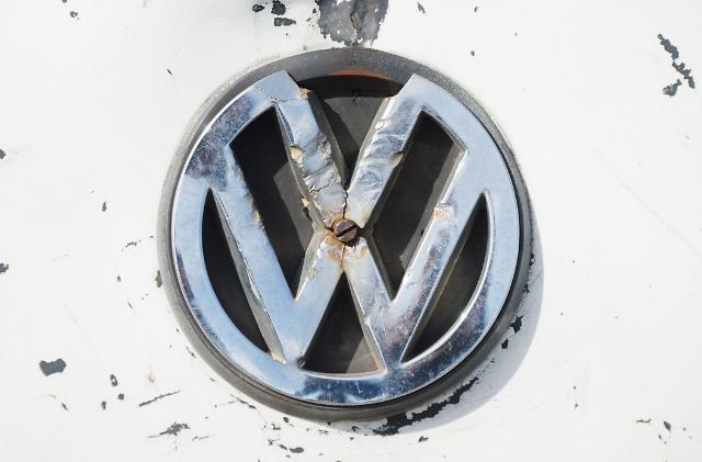 Prosecutors seize Volkswagen cars for probe into emissions-cheating