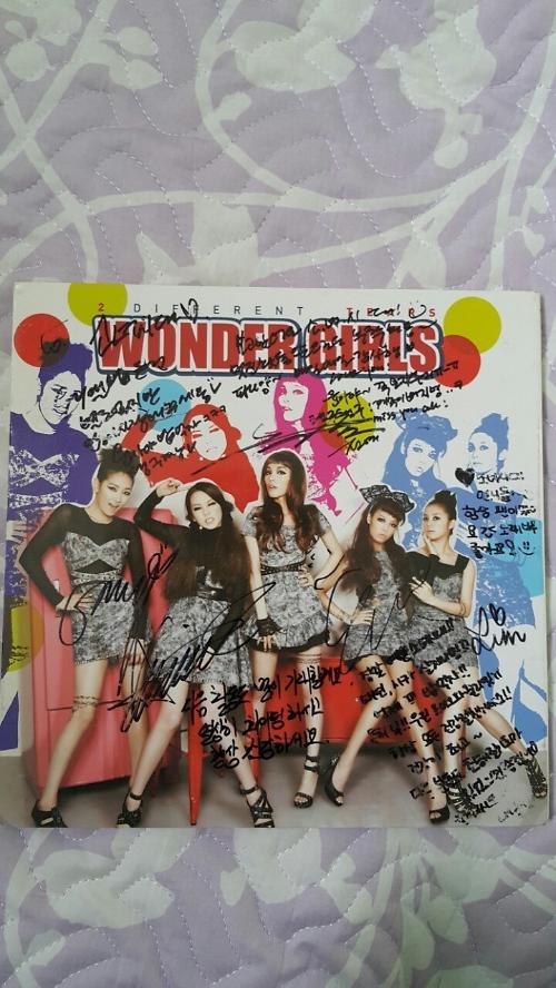 Girls Generation in controversy of throwing away gift from Wonder Girls
